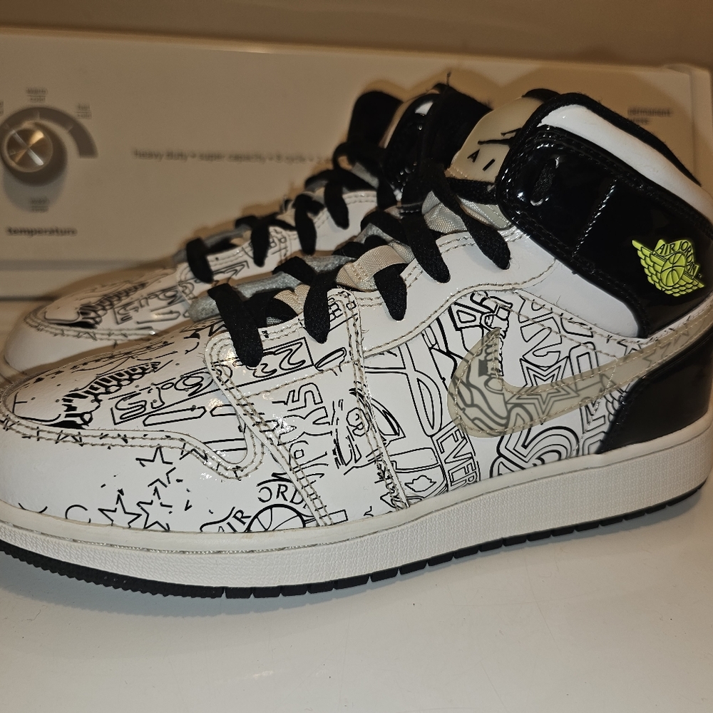 Air Jordan Retro 1 SE "DIY" 6.5Y